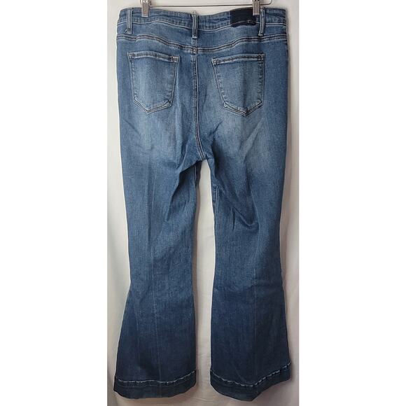 Risen- Women's high rise front patch pocket bell bottom jeans- size 15 - Picture 4 of 9